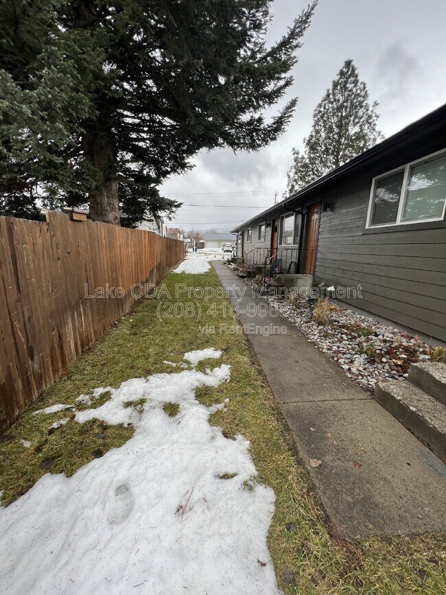 Building Photo - 1617 E 3rd Ave