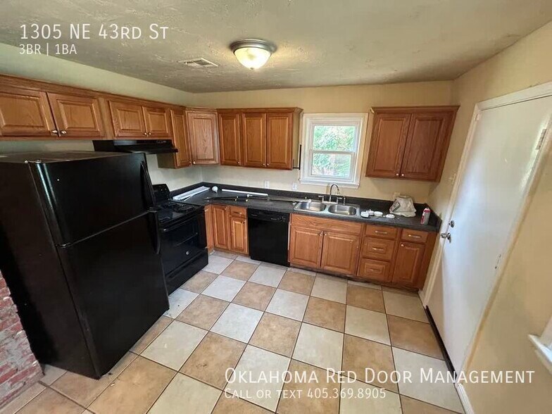 Building Photo - 1305 NE 43rd St