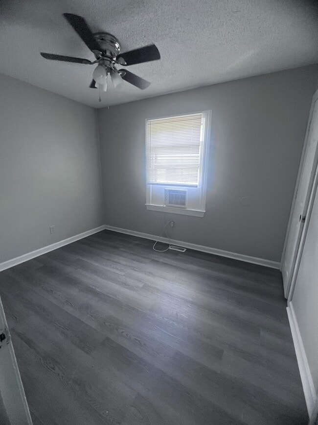 Building Photo - 607 Cross St