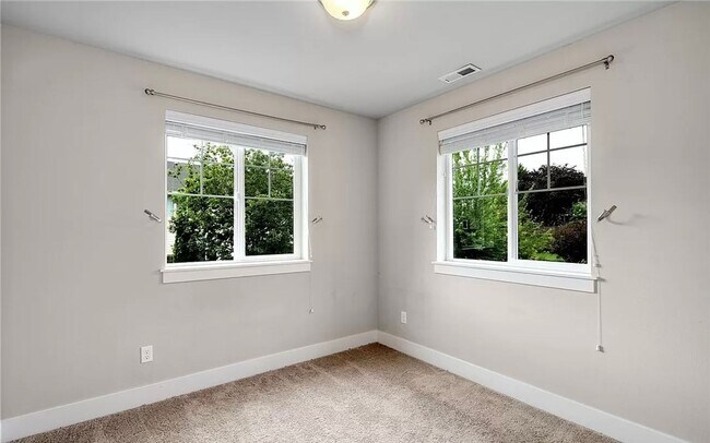 Building Photo - Beautiful Bothell Home