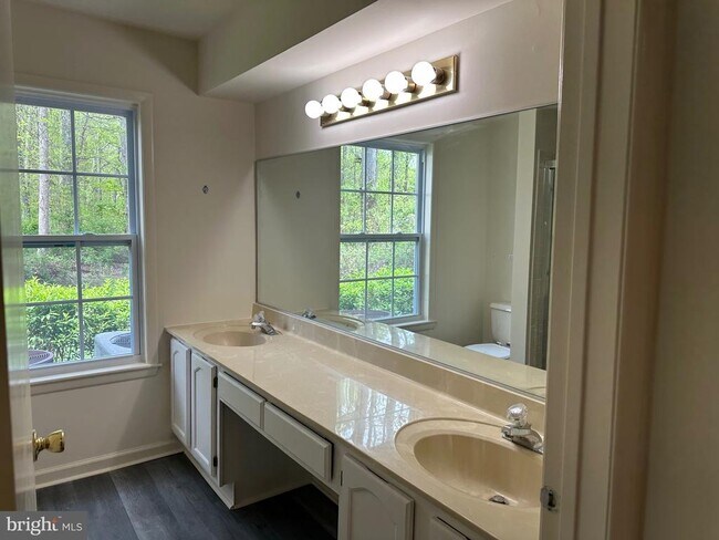 Building Photo - 106 Lassen Ct