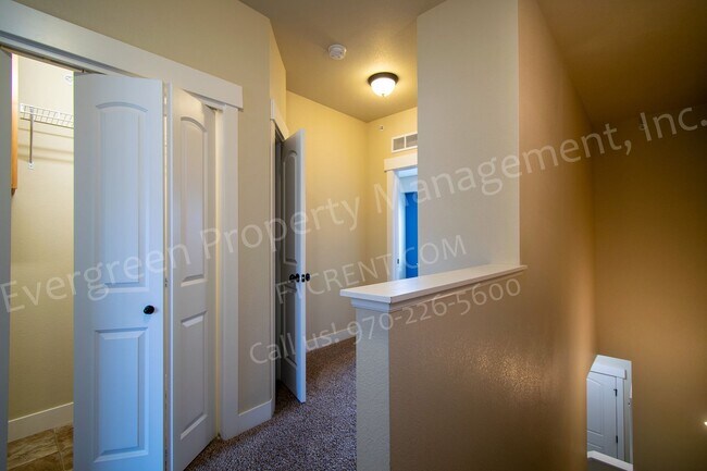 Building Photo - 5020 Cinquefoil Ln