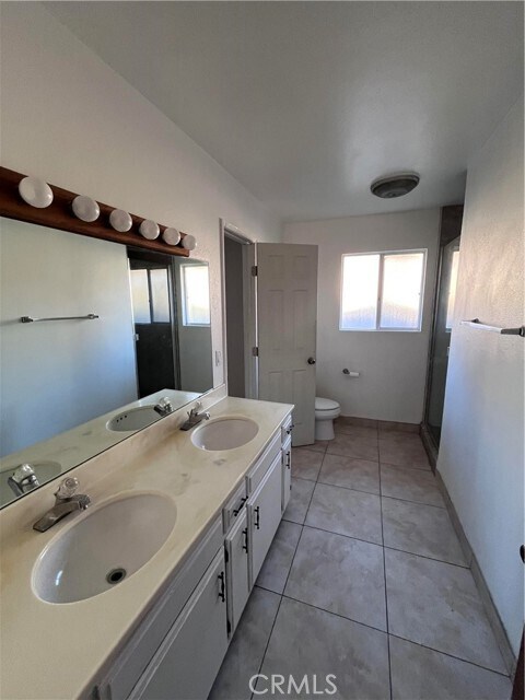 Building Photo - 43052 Charlton Ave