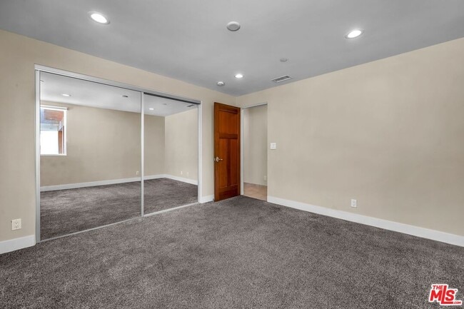 Building Photo - 308 Gull St