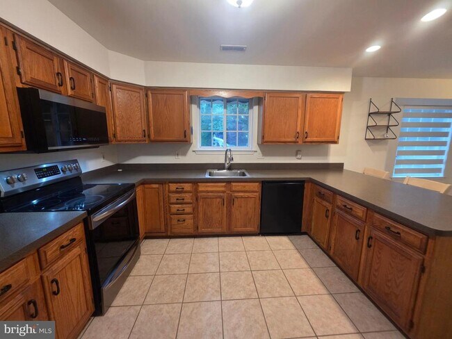 Building Photo - 138 Persimmon St
