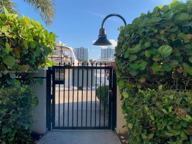 Building Photo - 3610 Yacht Club Dr