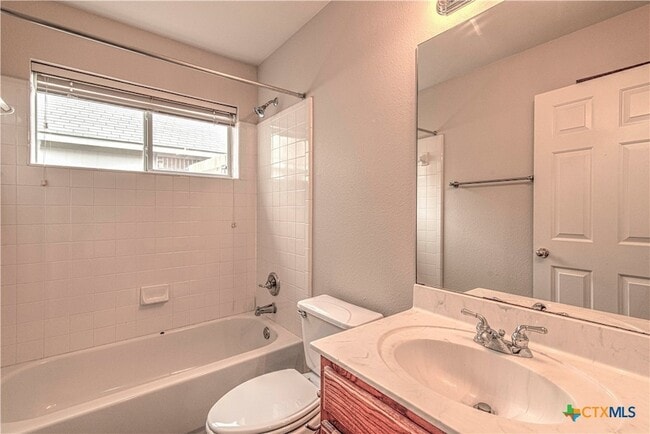 Building Photo - 5005 Warwicke Dr