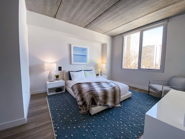 Building Photo - 816 W Sheridan Rd