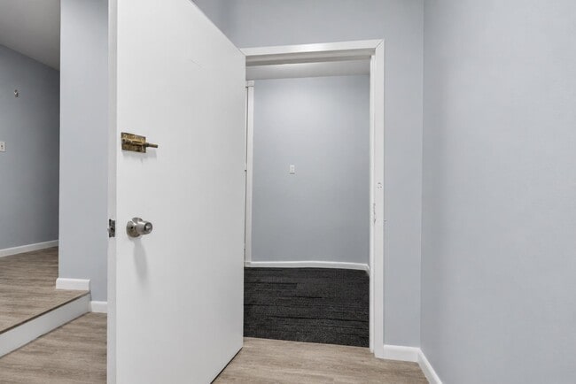 Building Photo - 406 7th St