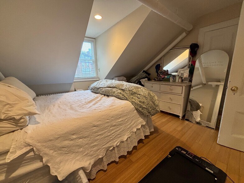 Building Photo - 91 Charles St