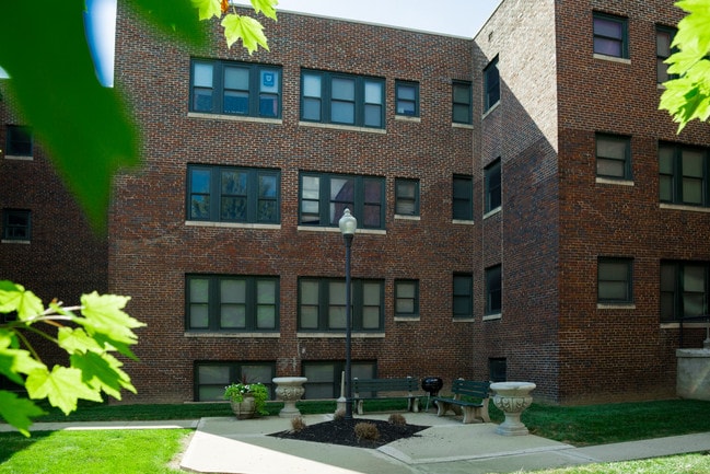 Building Photo - Utomin Apartments