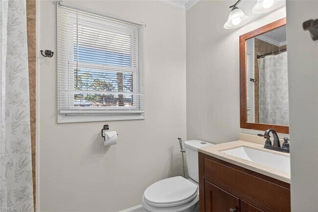 Building Photo - 32 Warren Dr