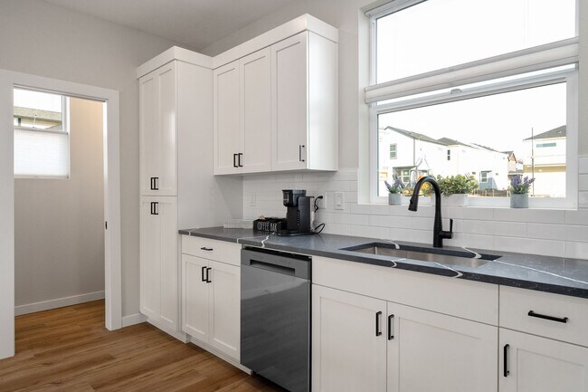Building Photo - Move-In Special- Up to 3 Month's Free- New...