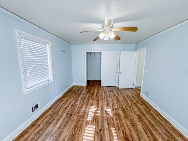 Building Photo - 13 Owens Rd