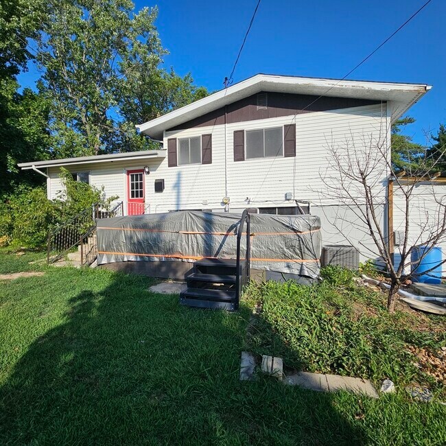 Building Photo - 3213 Blackberry St