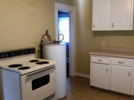 Building Photo - SMALL ONE-LEVEL HOUSE
