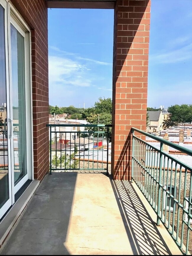 Building Photo - 5036 W Pensacola Ave