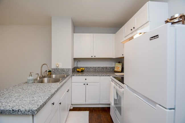 Building Photo - 51 Harbour Row Dr