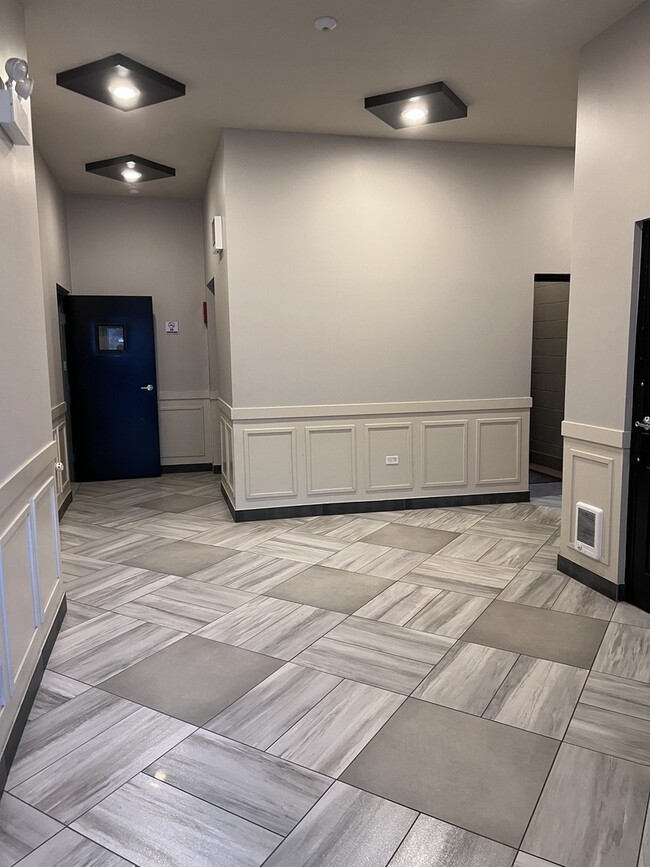 Building Photo - 1208 E 64th St