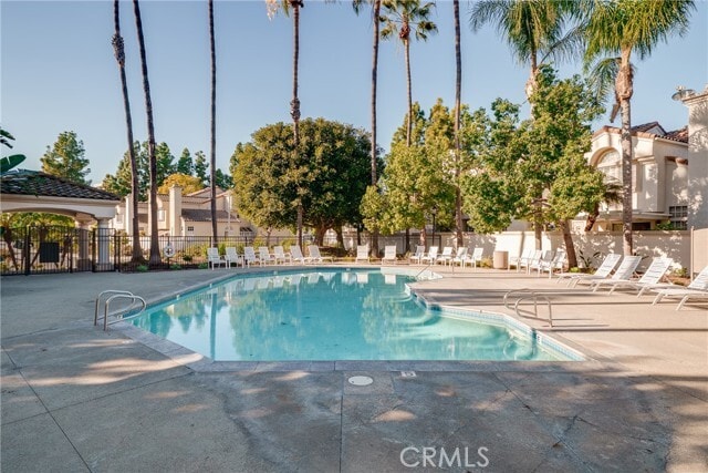 Building Photo - 3 Almador