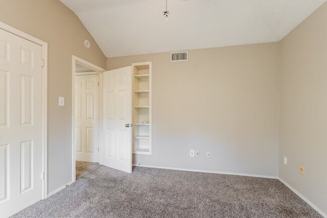 Building Photo - 17103 Spruce Run Dr