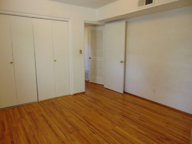 Building Photo - 123 Sombrio Dr