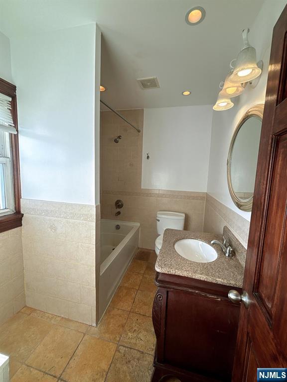 Building Photo - 187 Holt St