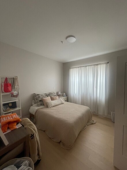 Building Photo - 99 Moody St