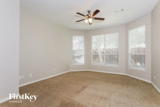 Building Photo - 6812 Briarwood Dr