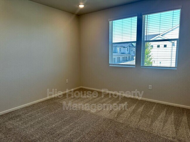 Building Photo - 2080 Autumn Moon Dr
