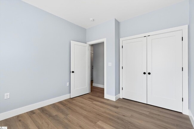 Building Photo - 1403 Lake Bowen Dam Rd