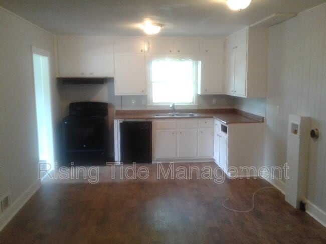 Building Photo - 2817 3rd St NW