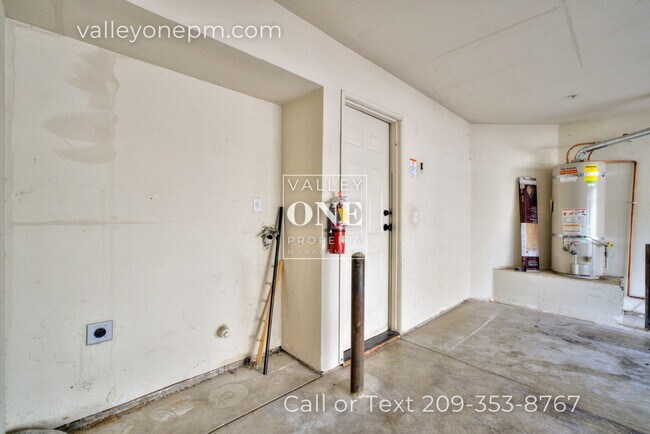 Building Photo - Rare vacancy opportunity in Turlock's fine...