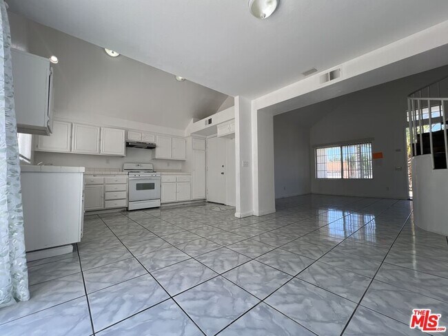 Building Photo - 659 Periwinkle Ln