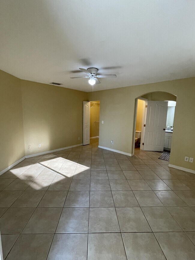 Building Photo - 1602 SW 16th Ct