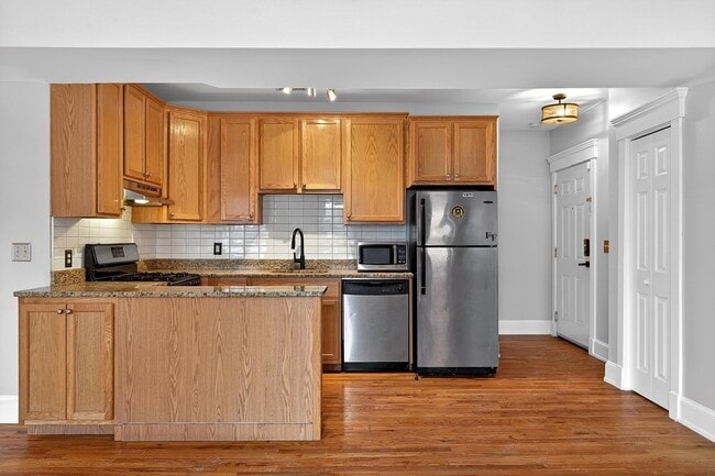 Building Photo - 608 Bramhall Ave