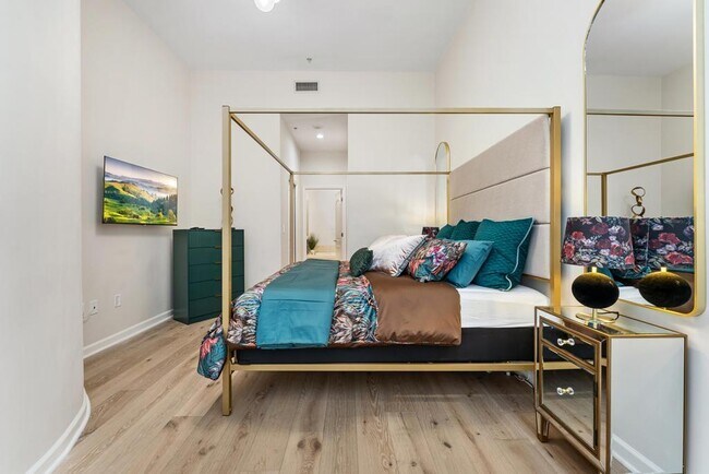 Building Photo - 801 S Olive Ave