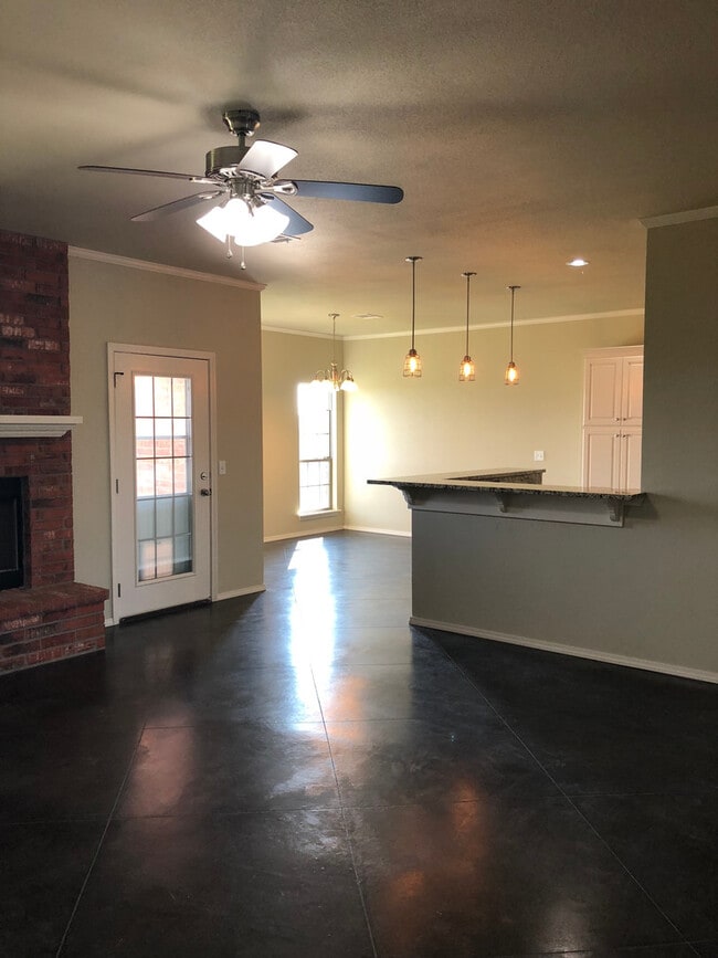 Building Photo - Located in HERITAGE HILLS !!! 2016 Built, ...