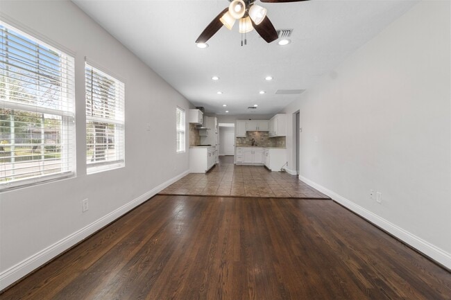 Building Photo - 714 Ogilvie St