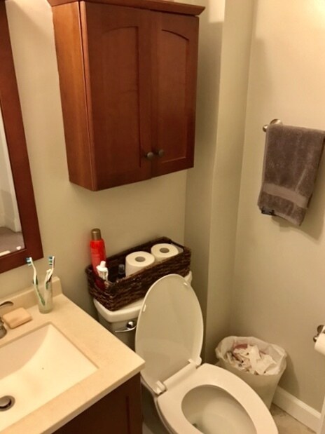 Building Photo - 2 BED 1 BATH Condo on the 1st Floor of The...
