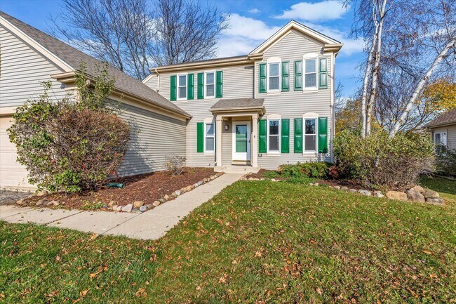 Building Photo - Updated Kenosha 3 Bedroom 2.5 Bath