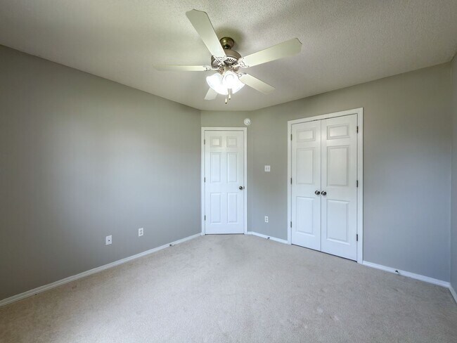 Building Photo - 6409 Fallstone Rd