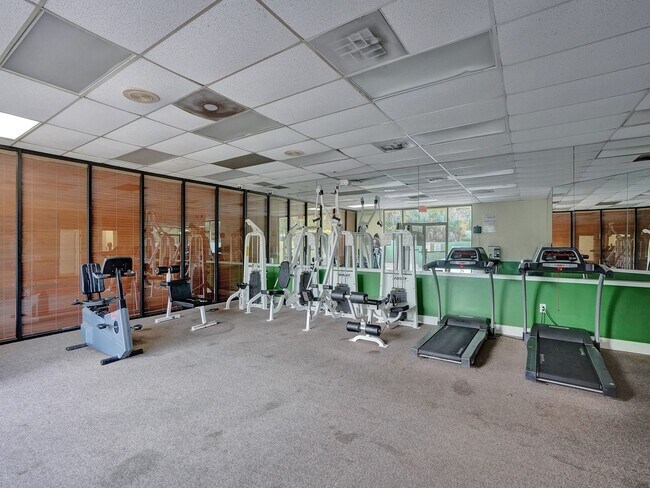 Building Photo - Renovated & Updated 2 Bed/2 Bath Condo with Patio – Prime Springcrest Location!
