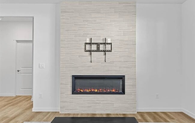 Building Photo - Private bathroom room 5