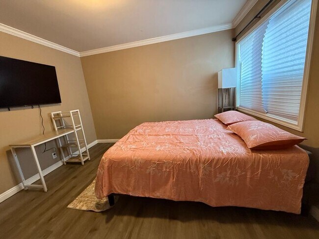 Building Photo - Charming 4-Bedroom, 2-Bath Fully Furnished...