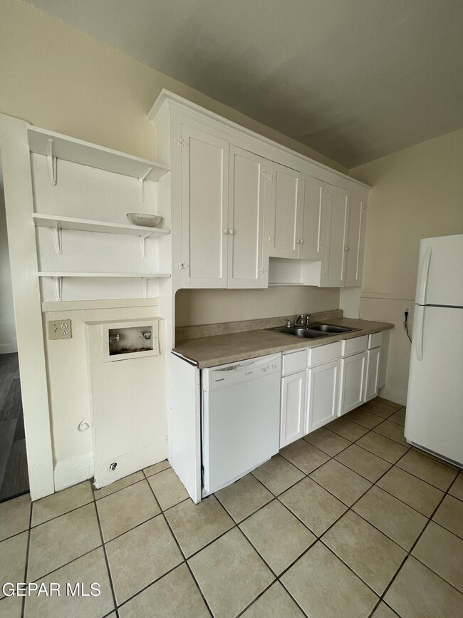 Building Photo - 3720 Chester Ave