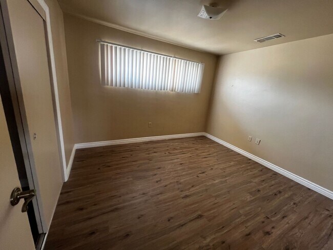 Building Photo - 6370-6370 Tamarisk Ave