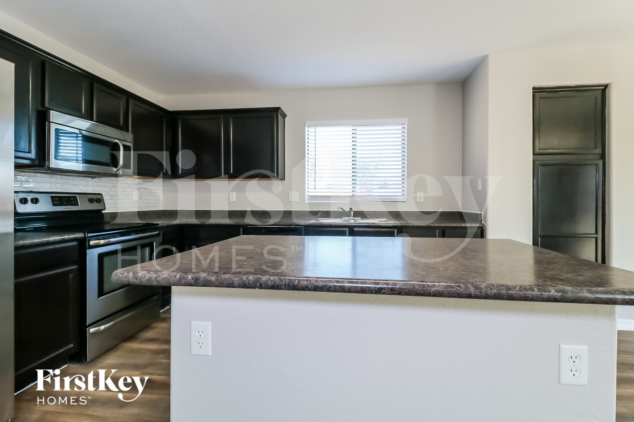 Building Photo - 21797 W Sonora St