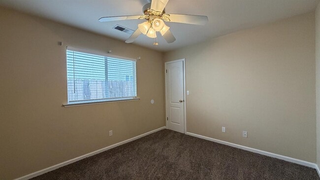 Building Photo - 2274 E Skyview Ave