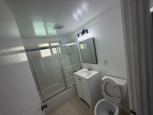 Building Photo - 10670 Minette Dr
